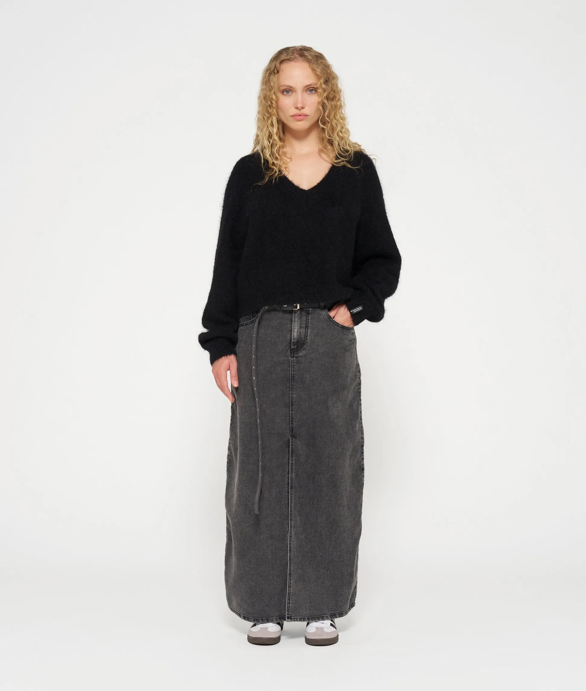 Cropped V-neck Sweater Knit