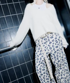 Cropped V-neck Sweater Knit