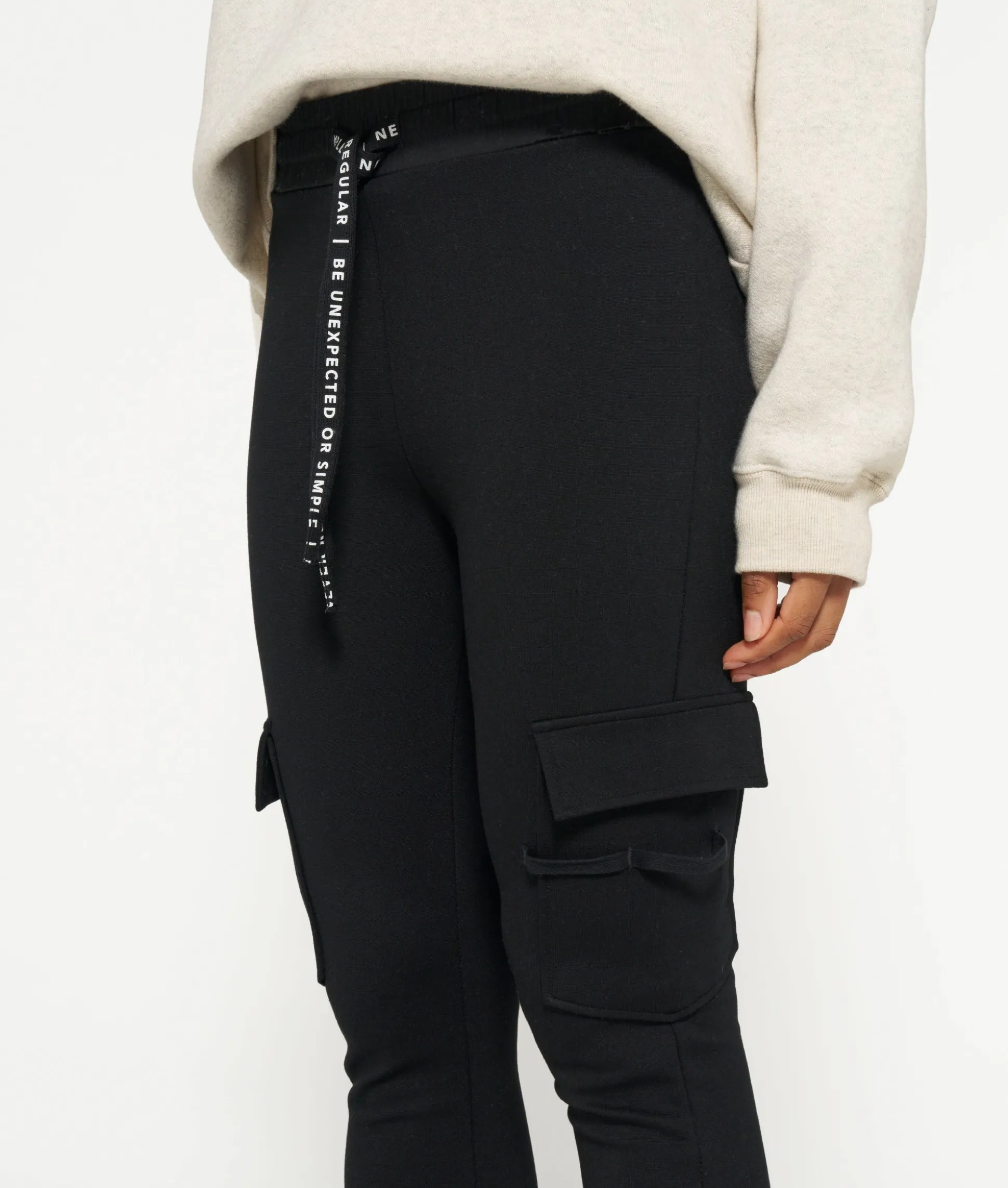 THE CARGO LEGGINGS