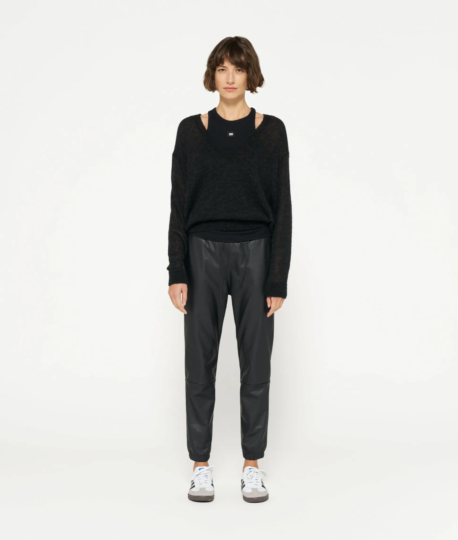 THE LEATHERLOOK CROPPED JOGGER