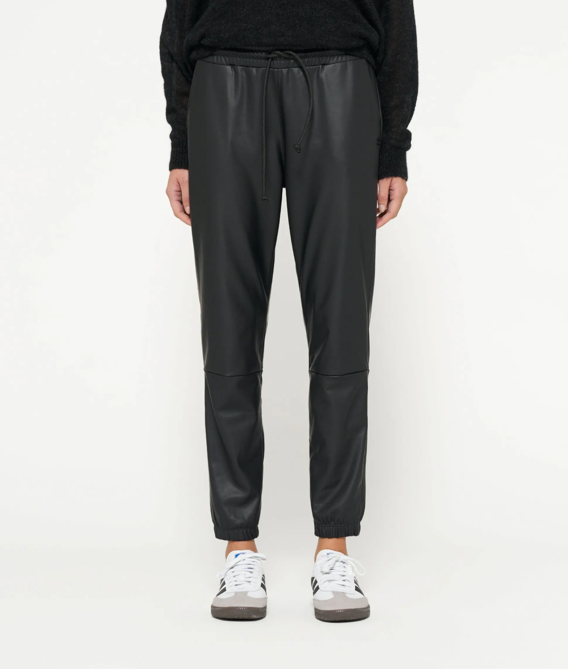 THE LEATHERLOOK CROPPED JOGGER