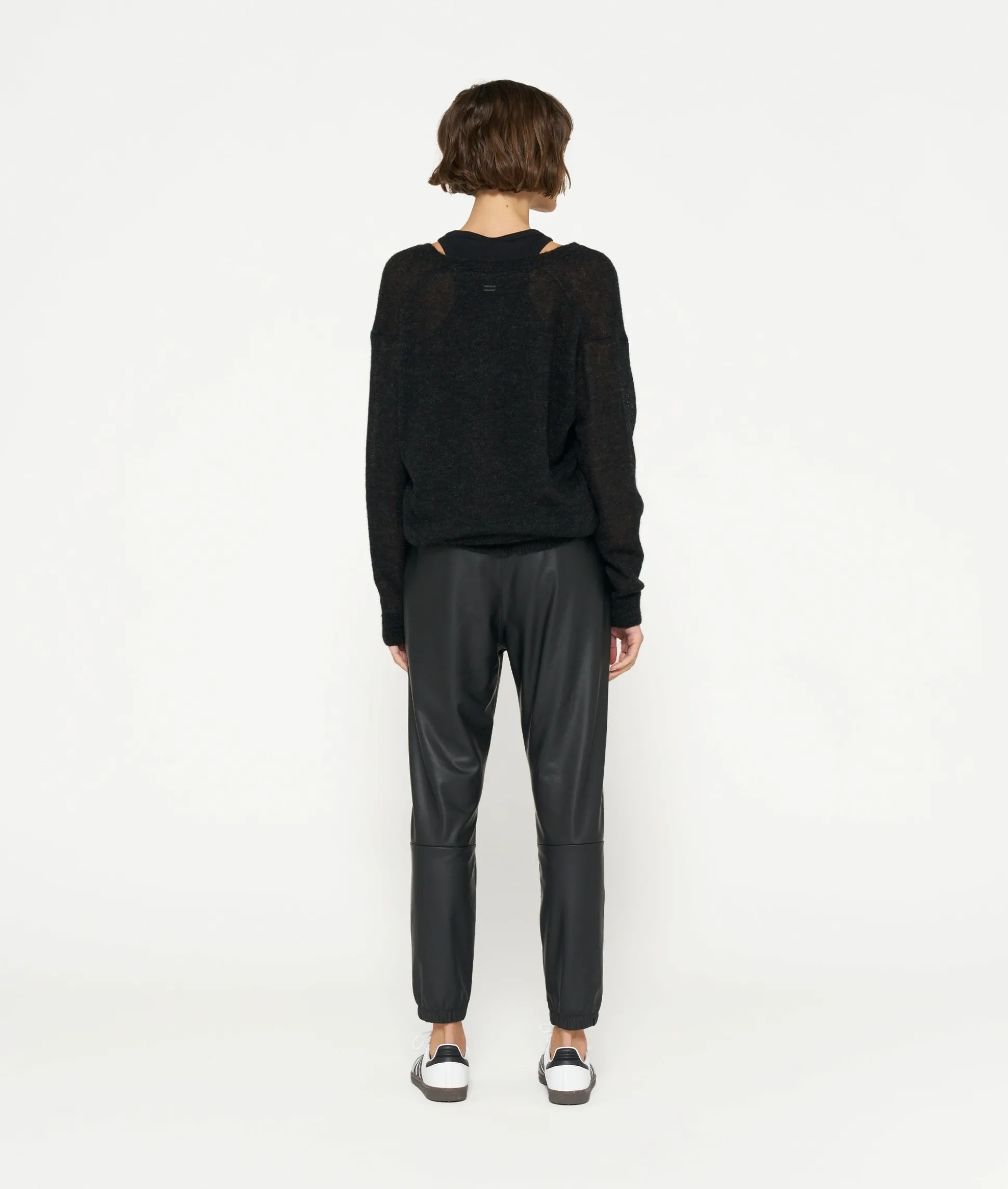 THE LEATHERLOOK CROPPED JOGGER