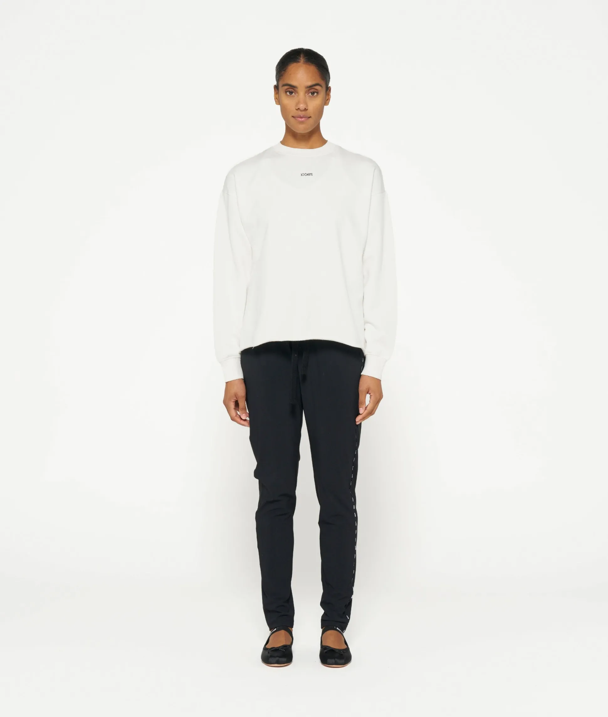 THE SWEATER LOGO