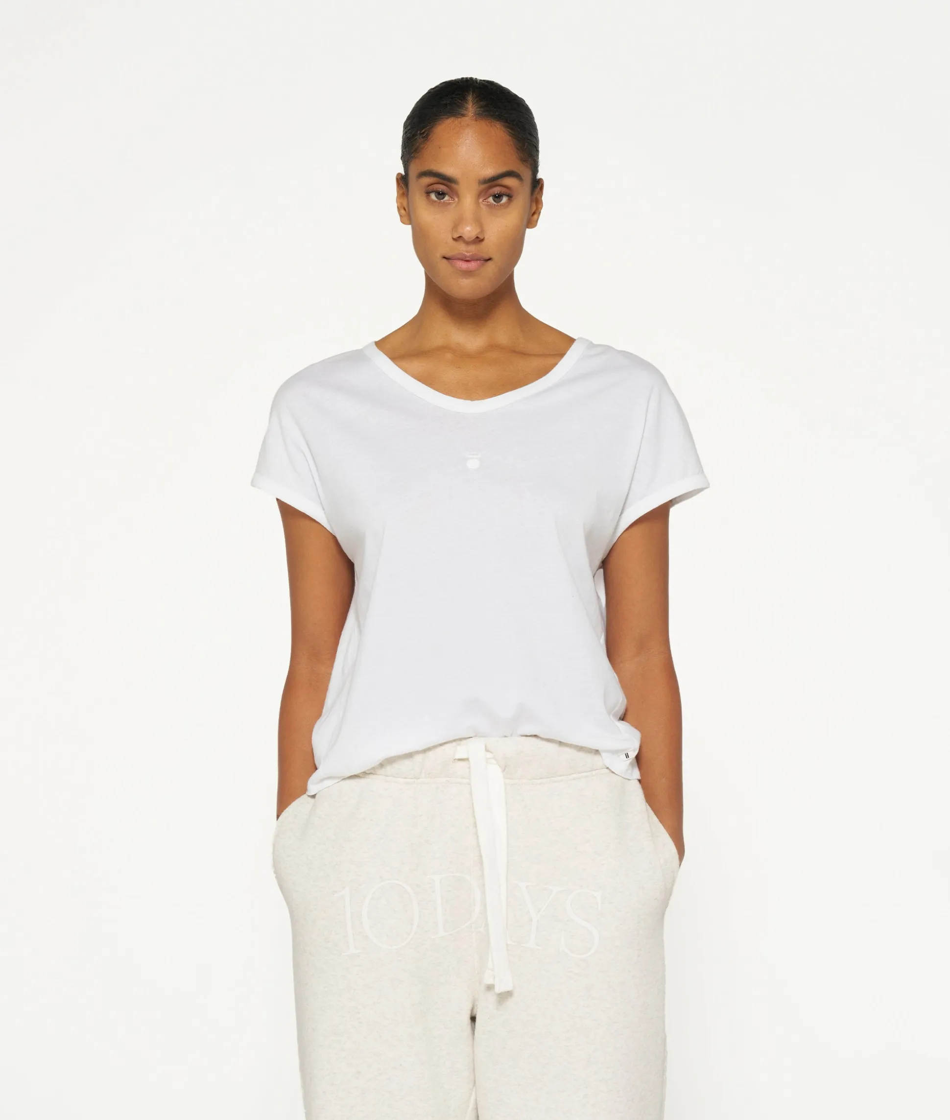THE V-NECK TEE