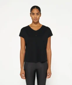 THE V-NECK TEE