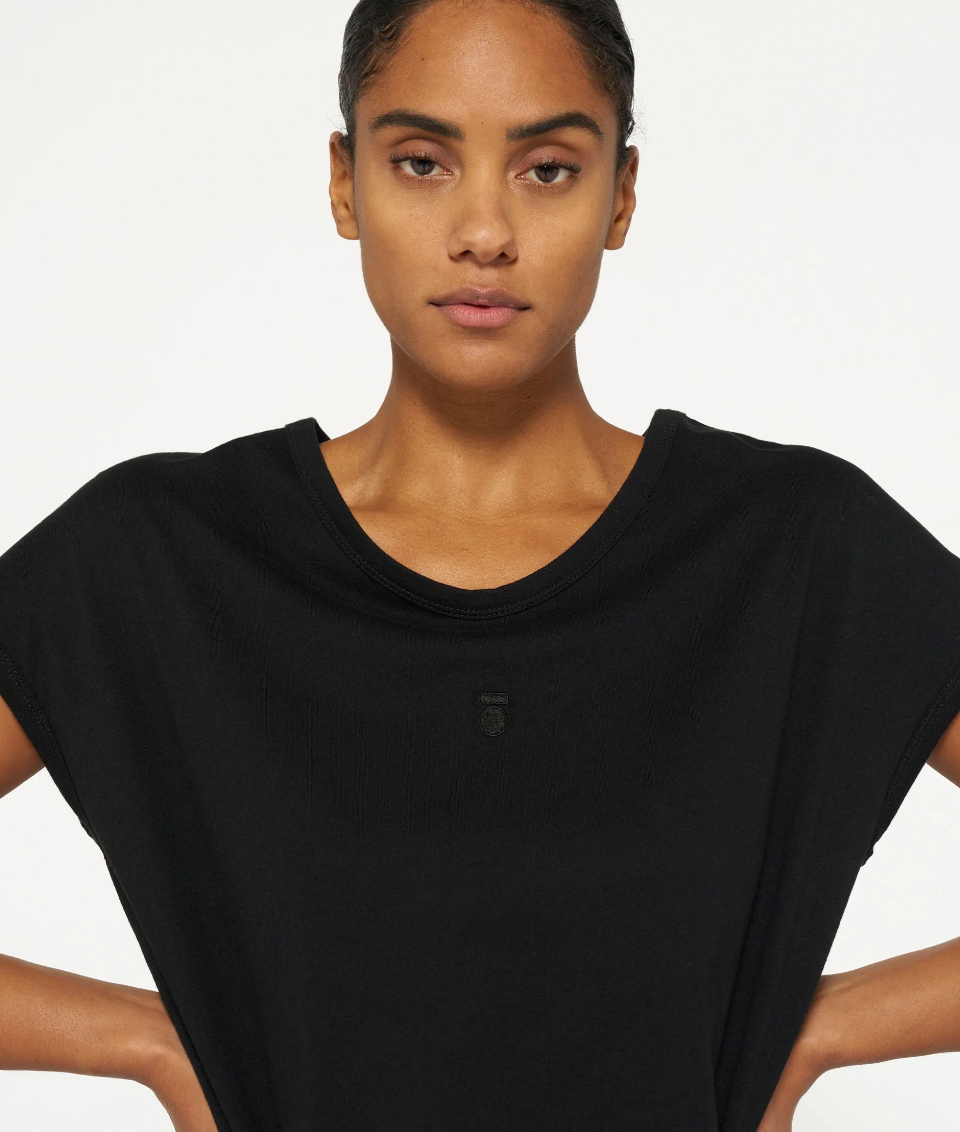 THE V-NECK TEE