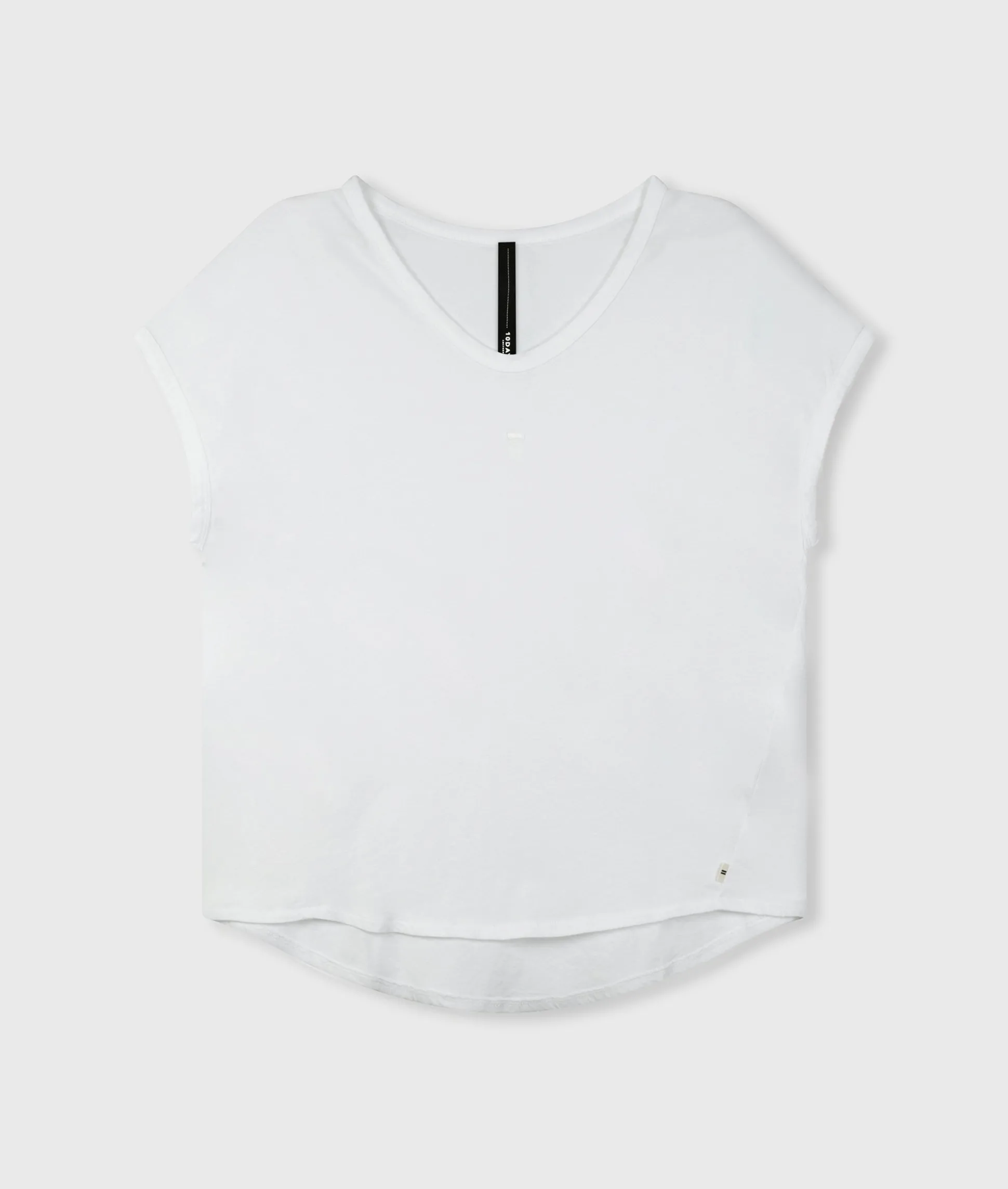 THE V-NECK TEE