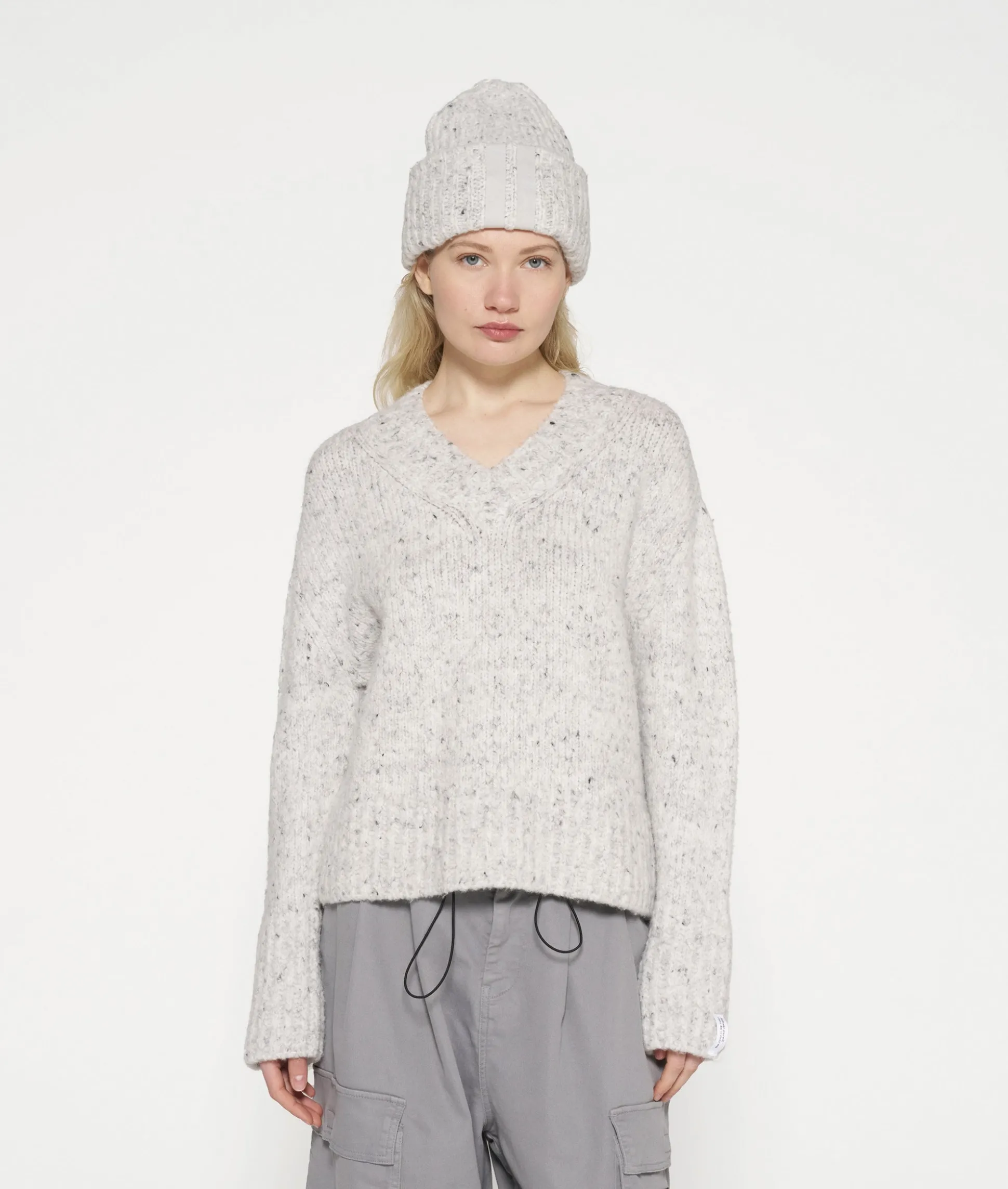 V-neck Knit Sweater Melee