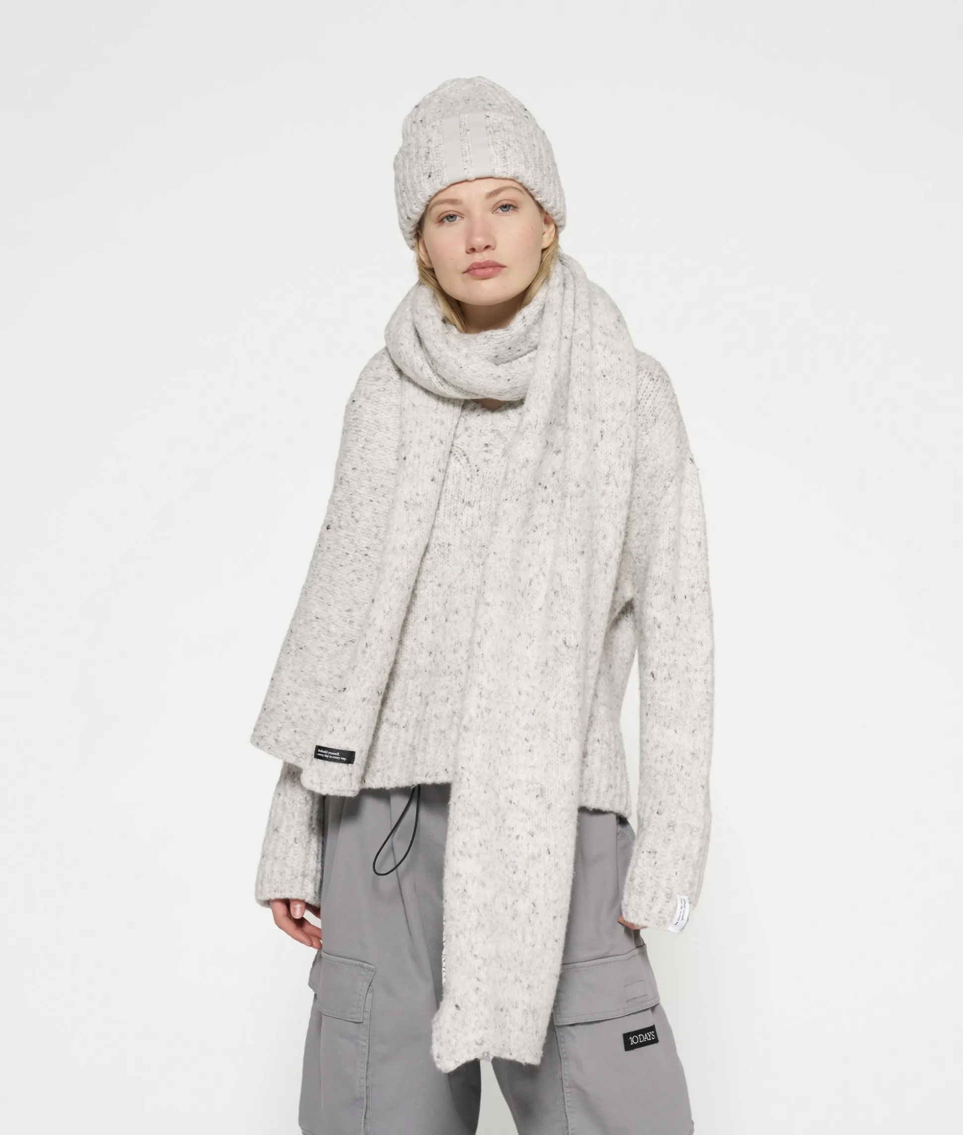 V-neck Knit Sweater Melee