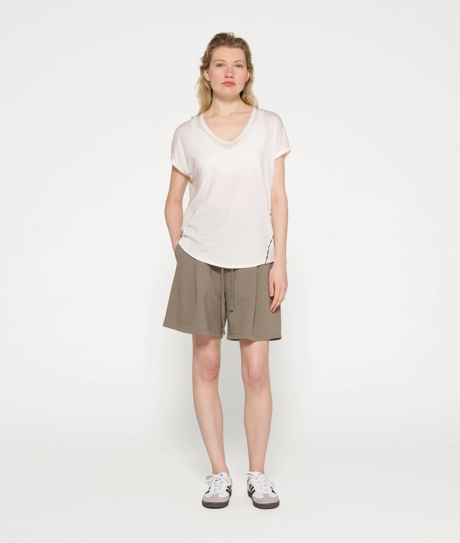 V-neck Tee Medal