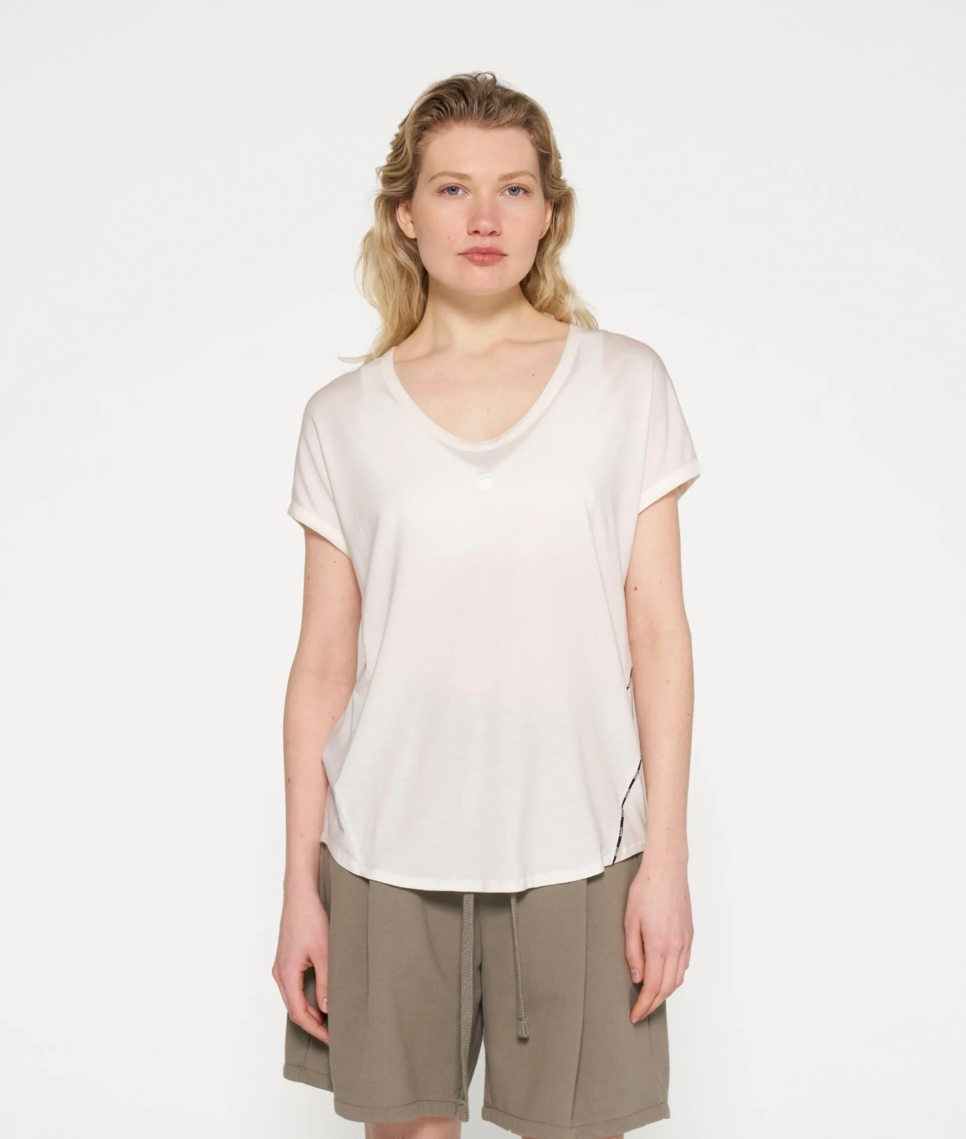 V-neck Tee Medal