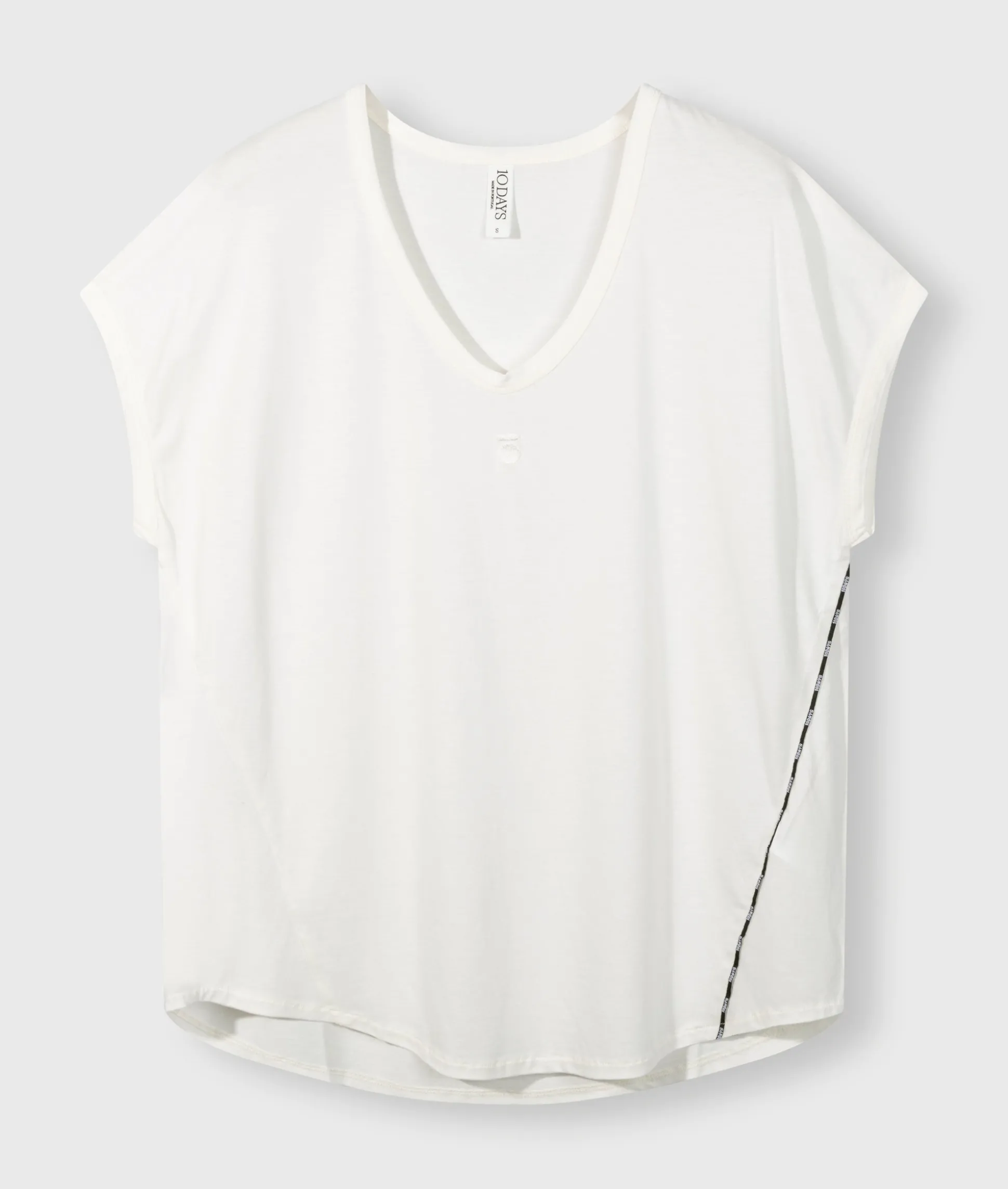 V-neck Tee Medal